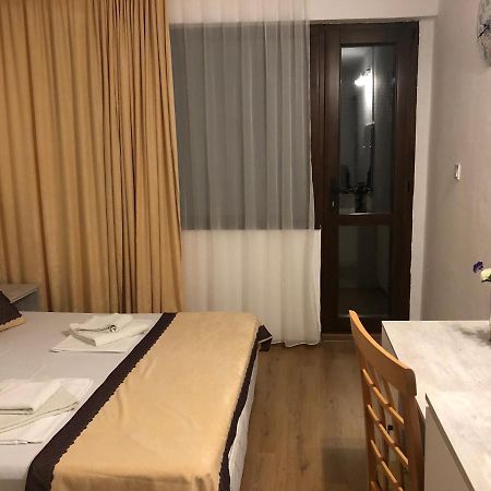 Guest Rooms Southern Nights 바르바라 외부 사진
